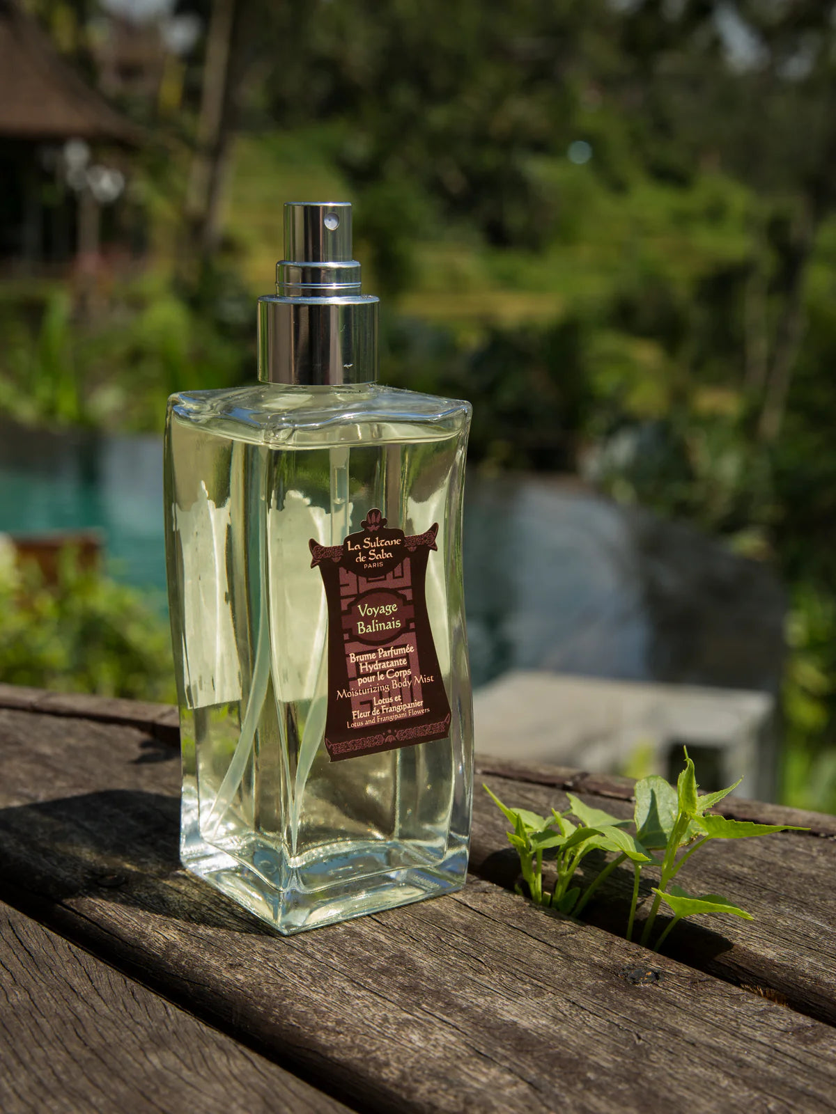 Moisturizing Mist Lotus and Frangipani Flower Fragrance 200 ml